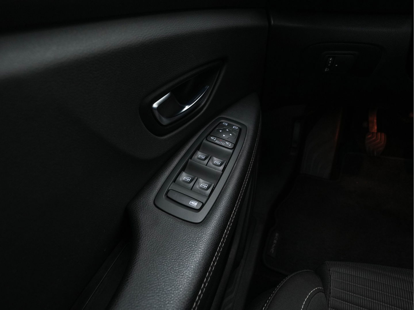 Renault Grand Scénic 1.3 TCe Business Zen [ 7-Pers. ] (INCL-BTW) *NAVI-FULLMAP | COMFORT-SEATS | DIGI-COCKPIT | ECC | PDC | CRUISE | PRIVACY-GLASS | DAB | CARPLAY*