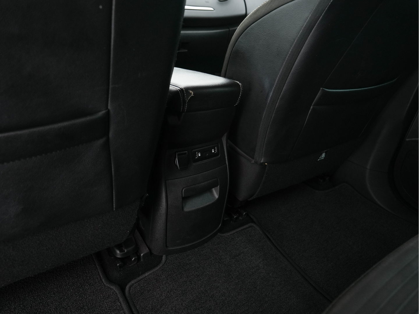 Renault Grand Scénic 1.3 TCe Business Zen [ 7-Pers. ] (INCL-BTW) *NAVI-FULLMAP | COMFORT-SEATS | DIGI-COCKPIT | ECC | PDC | CRUISE | PRIVACY-GLASS | DAB | CARPLAY*