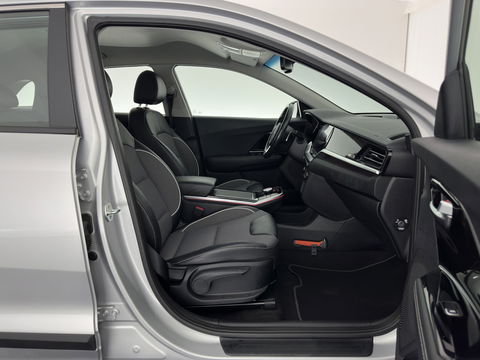 Kia e-Niro DynamicLine 64 kWh [ 3-Fase ] (INCL.BTW) Aut. *LEATHER-FABRIC | NAVI-FULLMAP | AMBIENT-LIGHT | DAB+ | ADAPTIVE-CRUISE | CAMERA | HEATED-COMFORTSEATS | KEYLESS | DIGI-COCKPIT | SHIFT-PADDLES | CARPLAY | 17"ALU*