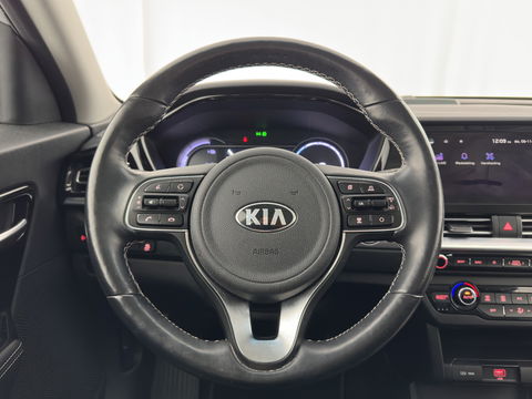 Kia e-Niro DynamicLine 64 kWh [ 3-Fase ] (INCL.BTW) Aut. *LEATHER-FABRIC | NAVI-FULLMAP | AMBIENT-LIGHT | DAB+ | ADAPTIVE-CRUISE | CAMERA | HEATED-COMFORTSEATS | KEYLESS | DIGI-COCKPIT | SHIFT-PADDLES | CARPLAY | 17"ALU*