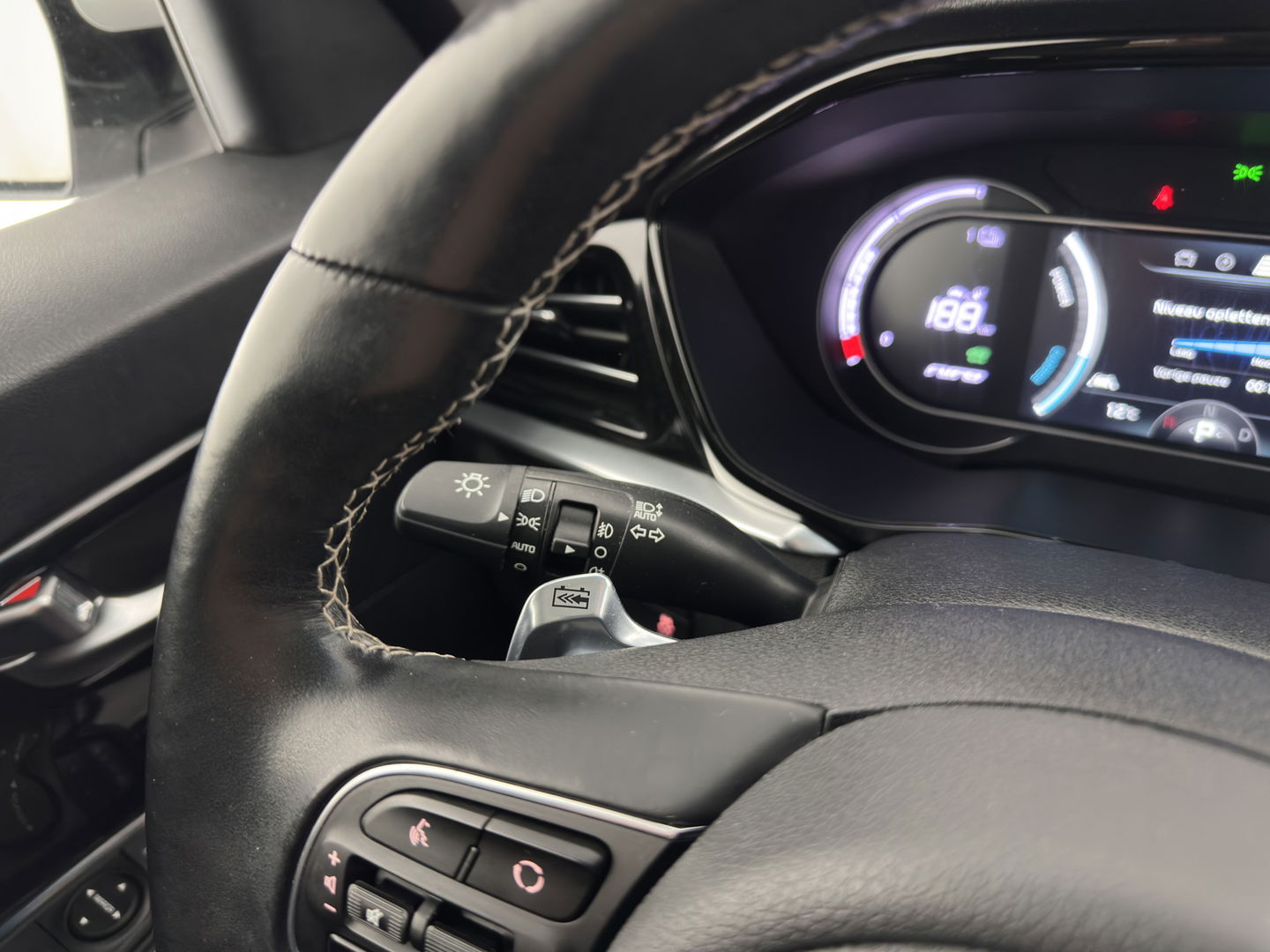 Kia e-Niro DynamicLine 64 kWh [ 3-Fase ] (INCL.BTW) Aut. *LEATHER-FABRIC | NAVI-FULLMAP | AMBIENT-LIGHT | DAB+ | ADAPTIVE-CRUISE | CAMERA | HEATED-COMFORTSEATS | KEYLESS | DIGI-COCKPIT | SHIFT-PADDLES | CARPLAY | 17"ALU*