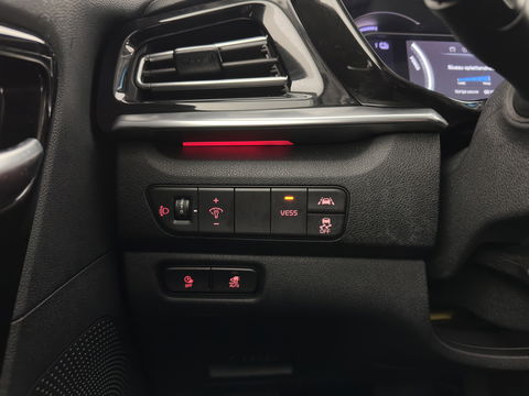 Kia e-Niro DynamicLine 64 kWh [ 3-Fase ] (INCL.BTW) Aut. *LEATHER-FABRIC | NAVI-FULLMAP | AMBIENT-LIGHT | DAB+ | ADAPTIVE-CRUISE | CAMERA | HEATED-COMFORTSEATS | KEYLESS | DIGI-COCKPIT | SHIFT-PADDLES | CARPLAY | 17"ALU*