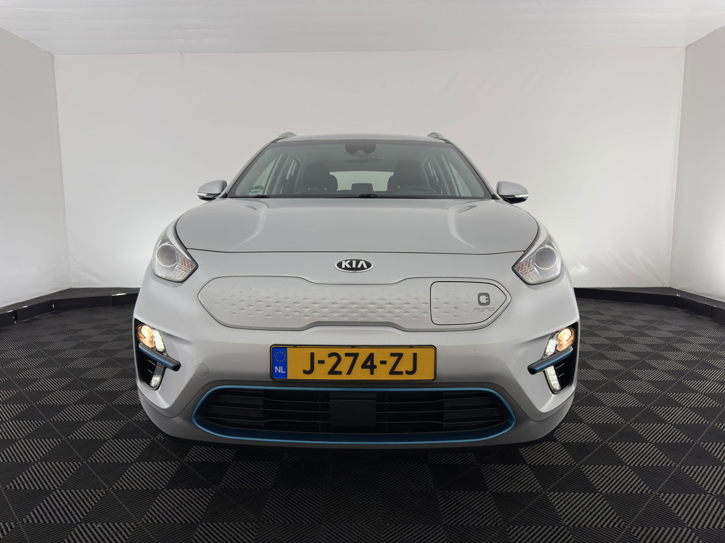 Kia e-Niro DynamicLine 64 kWh [ 3-Fase ] (INCL.BTW) Aut. *LEATHER-FABRIC | NAVI-FULLMAP | AMBIENT-LIGHT | DAB+ | ADAPTIVE-CRUISE | CAMERA | HEATED-COMFORTSEATS | KEYLESS | DIGI-COCKPIT | SHIFT-PADDLES | CARPLAY | 17"ALU*