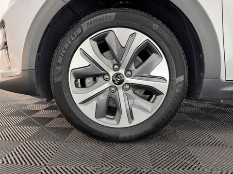 Kia e-Niro DynamicLine 64 kWh [ 3-Fase ] (INCL.BTW) Aut. *LEATHER-FABRIC | NAVI-FULLMAP | AMBIENT-LIGHT | DAB+ | ADAPTIVE-CRUISE | CAMERA | HEATED-COMFORTSEATS | KEYLESS | DIGI-COCKPIT | SHIFT-PADDLES | CARPLAY | 17"ALU*