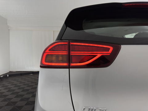 Kia e-Niro DynamicLine 64 kWh [ 3-Fase ] (INCL.BTW) Aut. *LEATHER-FABRIC | NAVI-FULLMAP | AMBIENT-LIGHT | DAB+ | ADAPTIVE-CRUISE | CAMERA | HEATED-COMFORTSEATS | KEYLESS | DIGI-COCKPIT | SHIFT-PADDLES | CARPLAY | 17"ALU*