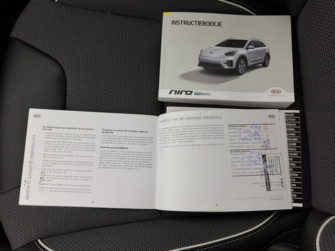 Kia e-Niro DynamicLine 64 kWh [ 3-Fase ] (INCL.BTW) Aut. *LEATHER-FABRIC | NAVI-FULLMAP | AMBIENT-LIGHT | DAB+ | ADAPTIVE-CRUISE | CAMERA | HEATED-COMFORTSEATS | KEYLESS | DIGI-COCKPIT | SHIFT-PADDLES | CARPLAY | 17"ALU*