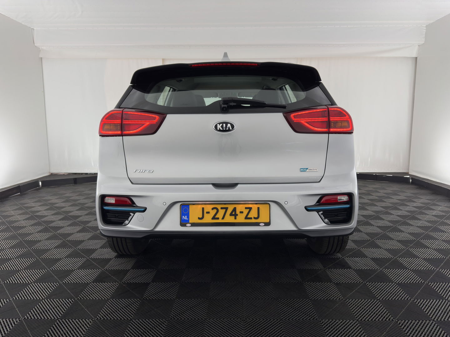 Kia e-Niro DynamicLine 64 kWh [ 3-Fase ] (INCL.BTW) Aut. *LEATHER-FABRIC | NAVI-FULLMAP | AMBIENT-LIGHT | DAB+ | ADAPTIVE-CRUISE | CAMERA | HEATED-COMFORTSEATS | KEYLESS | DIGI-COCKPIT | SHIFT-PADDLES | CARPLAY | 17"ALU*