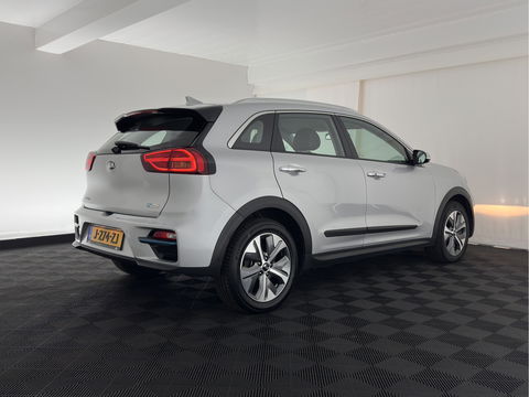 Kia e-Niro DynamicLine 64 kWh [ 3-Fase ] (INCL.BTW) Aut. *LEATHER-FABRIC | NAVI-FULLMAP | AMBIENT-LIGHT | DAB+ | ADAPTIVE-CRUISE | CAMERA | HEATED-COMFORTSEATS | KEYLESS | DIGI-COCKPIT | SHIFT-PADDLES | CARPLAY | 17"ALU*