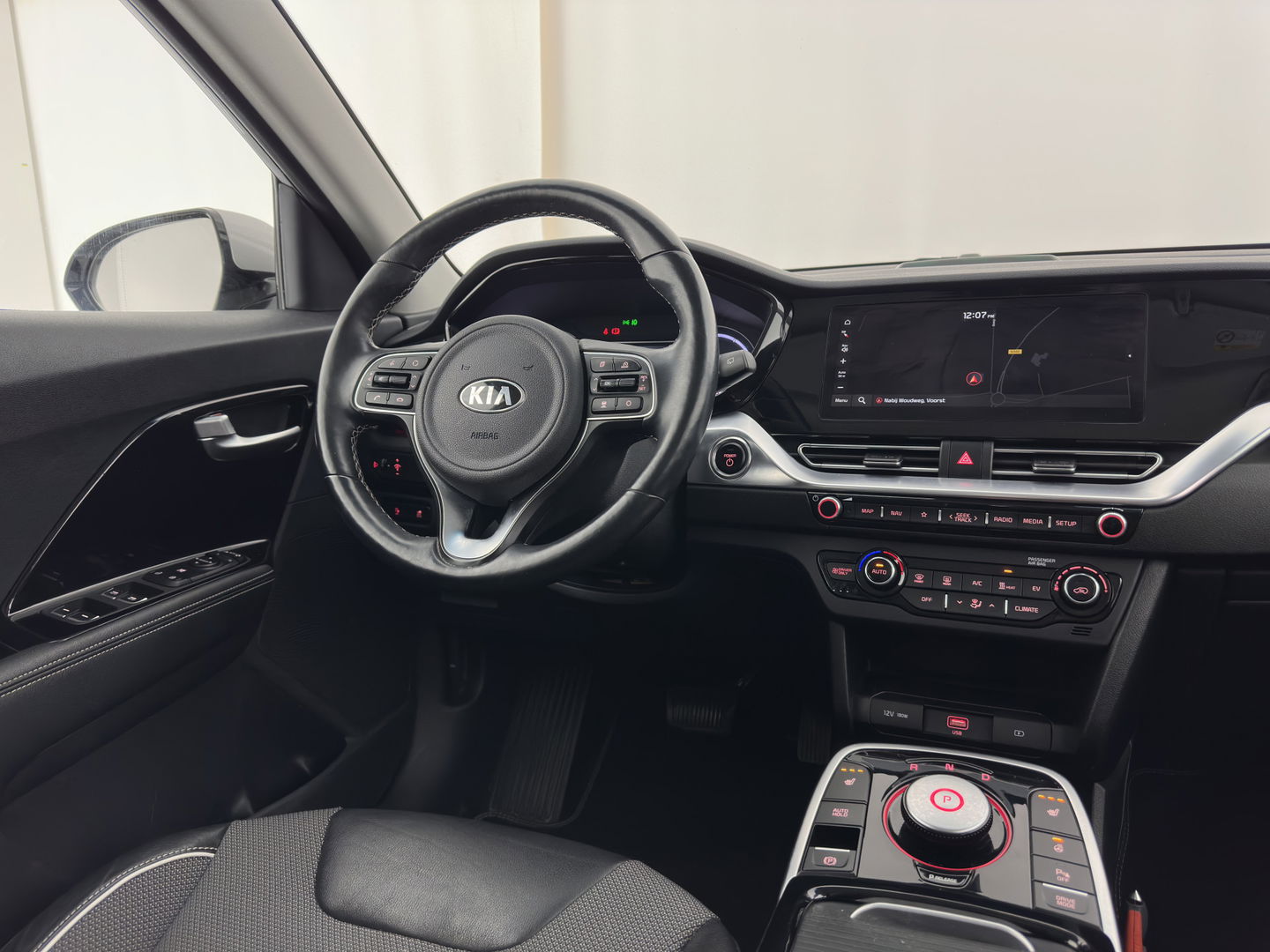 Kia e-Niro DynamicLine 64 kWh [ 3-Fase ] (INCL.BTW) Aut. *LEATHER-FABRIC | NAVI-FULLMAP | AMBIENT-LIGHT | DAB+ | ADAPTIVE-CRUISE | CAMERA | HEATED-COMFORTSEATS | KEYLESS | DIGI-COCKPIT | SHIFT-PADDLES | CARPLAY | 17"ALU*
