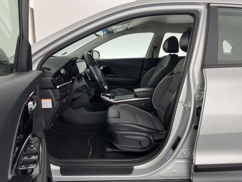 Kia e-Niro DynamicLine 64 kWh [ 3-Fase ] (INCL.BTW) Aut. *LEATHER-FABRIC | NAVI-FULLMAP | AMBIENT-LIGHT | DAB+ | ADAPTIVE-CRUISE | CAMERA | HEATED-COMFORTSEATS | KEYLESS | DIGI-COCKPIT | SHIFT-PADDLES | CARPLAY | 17"ALU*