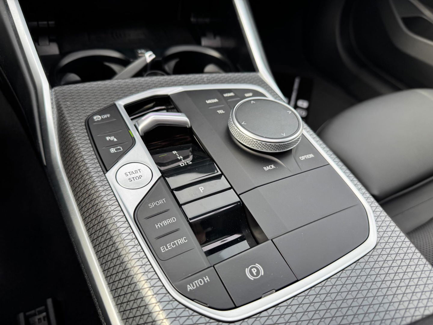 BMW 3 Serie Touring 330e xDrive High Executive Panorama Leder Camera