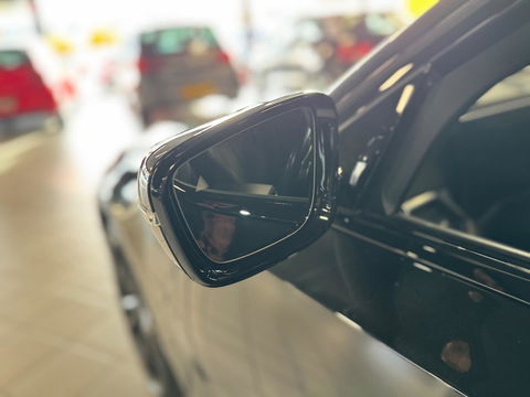 BMW 3 Serie Touring 330e xDrive High Executive Panorama Leder Camera