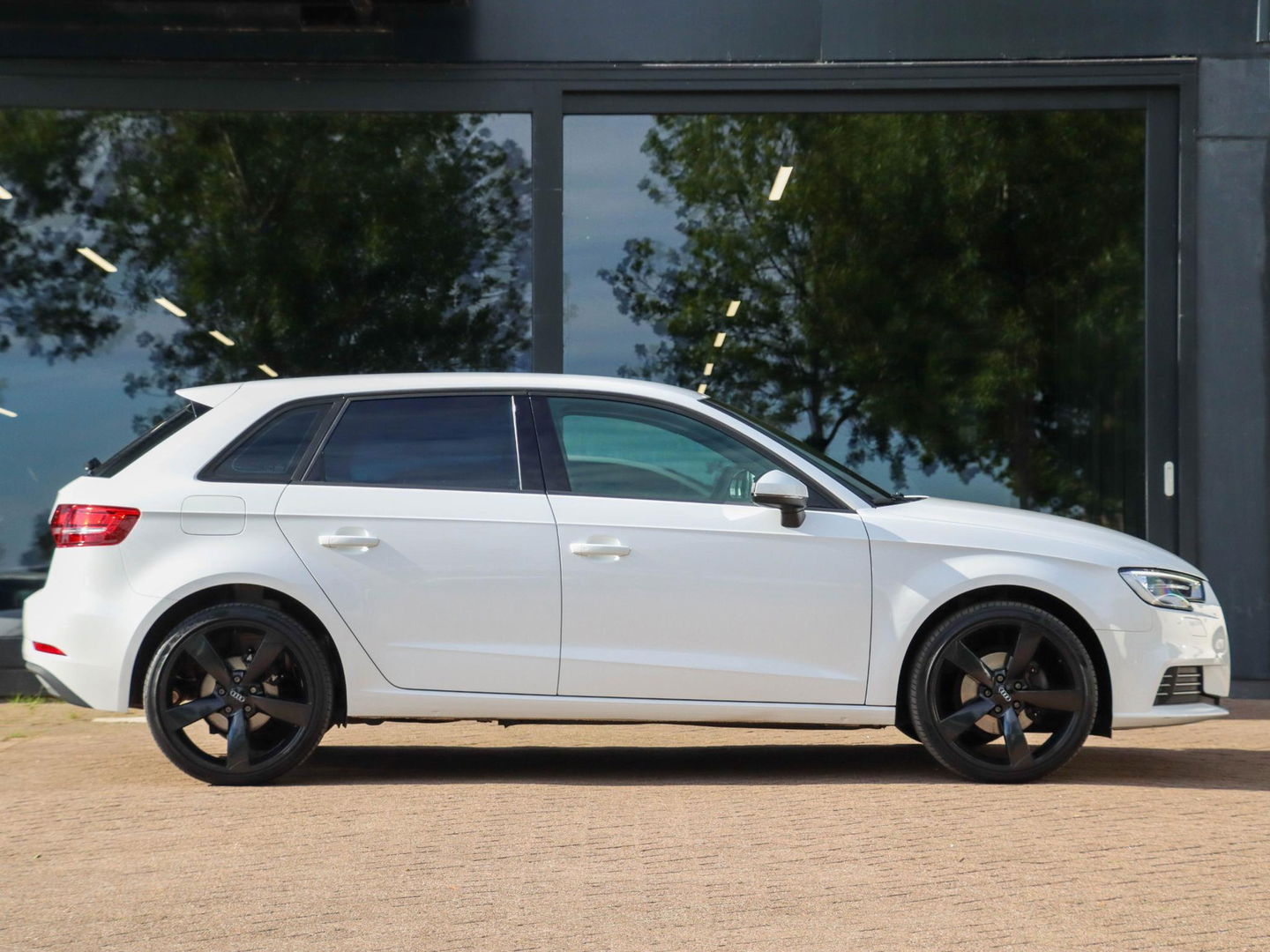 Audi A3 Sportback 1.0 TFSI 115PK Airco Cruise Control LM Velgen