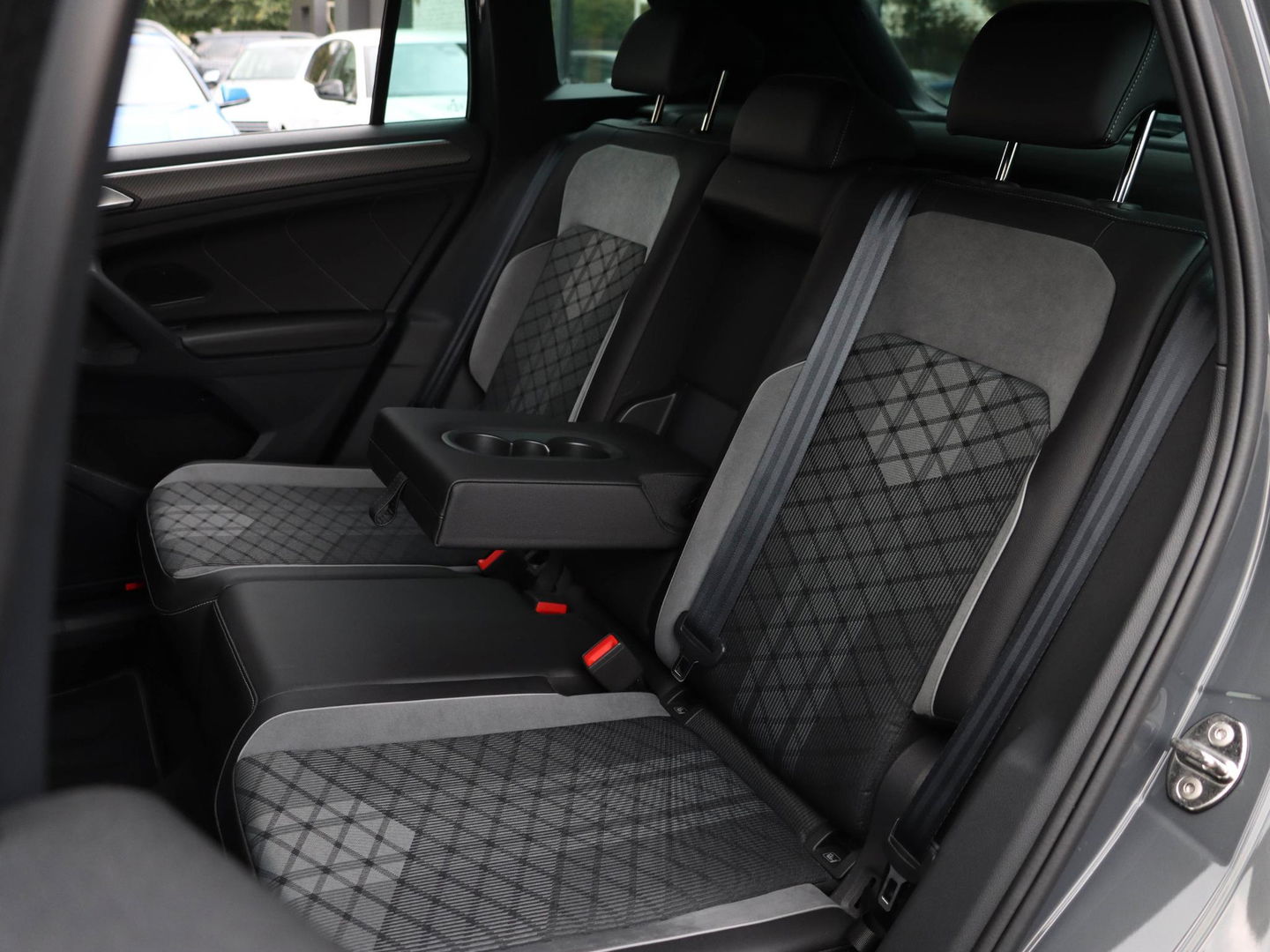 Volkswagen Tiguan 1.4 eHybrid R-Line 3x | 245PK Matrix LED 20'' 30.173km!