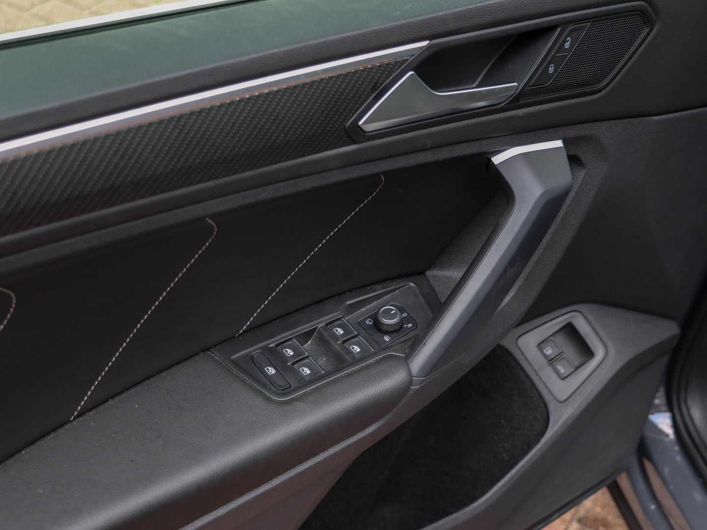 Volkswagen Tiguan 1.4 eHybrid R-Line 3x | 245PK Matrix LED 20'' 30.173km!