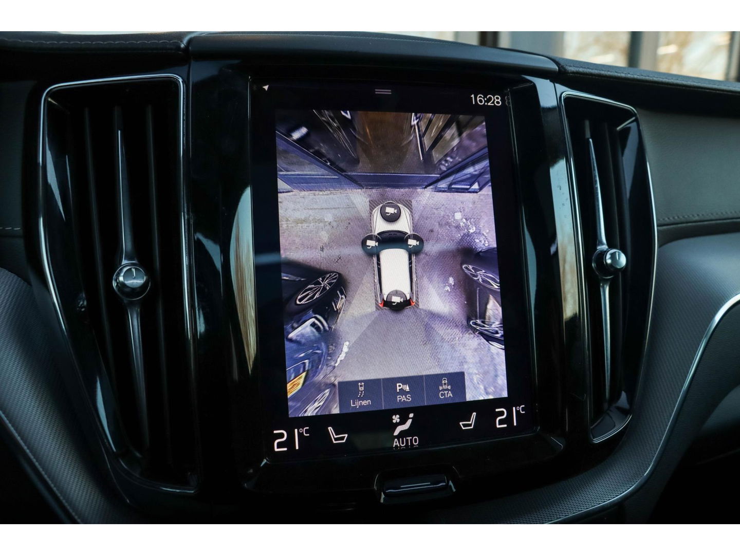 Volvo XC60 T8 AWD Inscription 360 Cam ACC Leder Panodak Trekhaak Luchtvering 20''