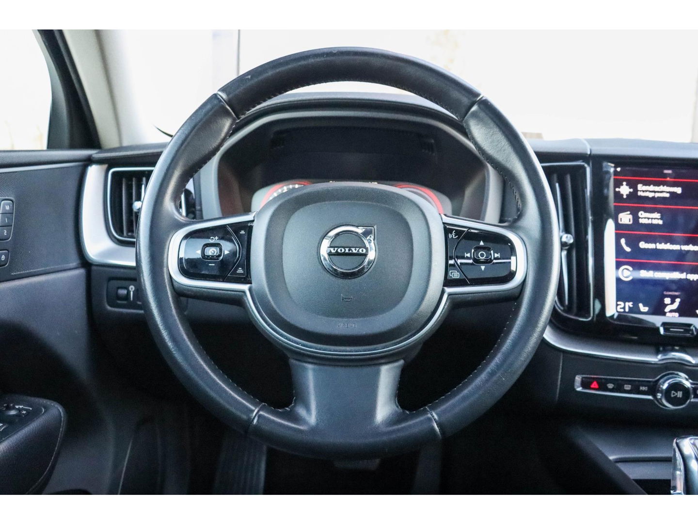 Volvo XC60 T8 AWD Inscription 360 Cam ACC Leder Panodak Trekhaak Luchtvering 20''