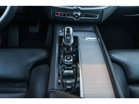 Volvo XC60 T8 AWD Inscription 360 Cam ACC Leder Panodak Trekhaak Luchtvering 20''