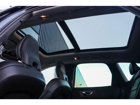 Volvo XC60 T8 AWD Inscription 360 Cam ACC Leder Panodak Trekhaak Luchtvering 20''