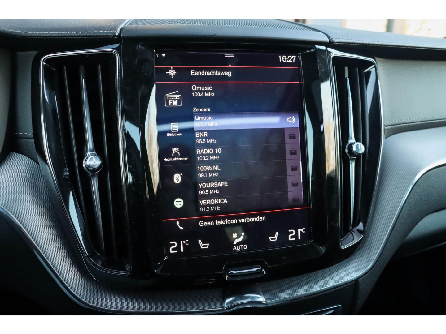 Volvo XC60 T8 AWD Inscription 360 Cam ACC Leder Panodak Trekhaak Luchtvering 20''