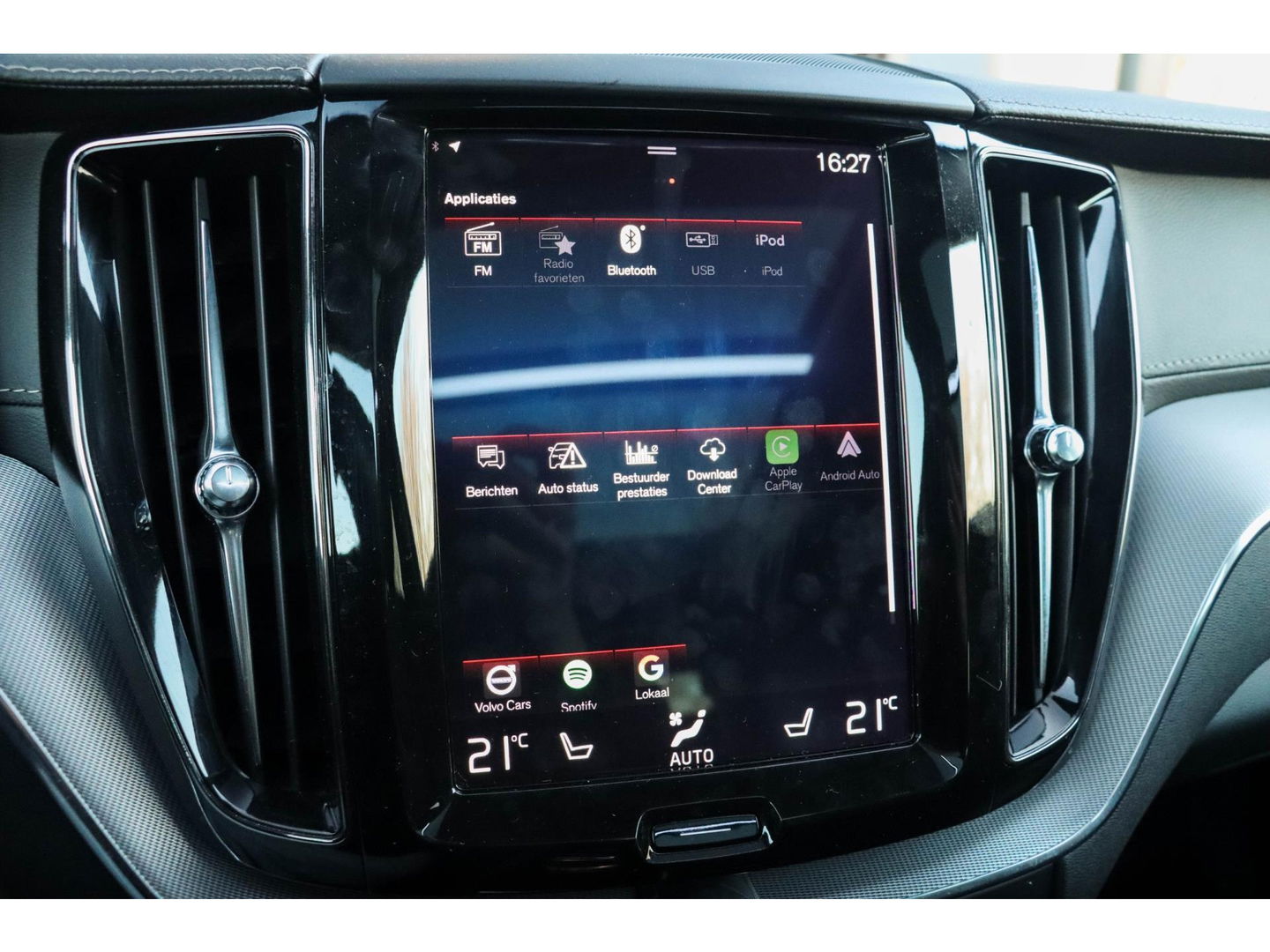 Volvo XC60 T8 AWD Inscription 360 Cam ACC Leder Panodak Trekhaak Luchtvering 20''