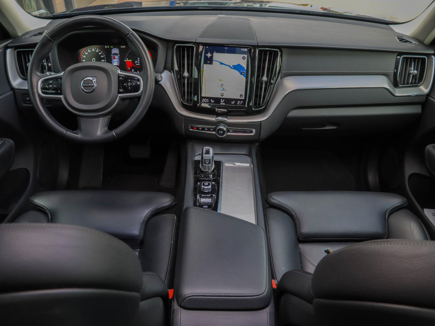 Volvo XC60 T8 AWD Inscription 360 Cam ACC Leder Panodak Trekhaak Luchtvering 20''