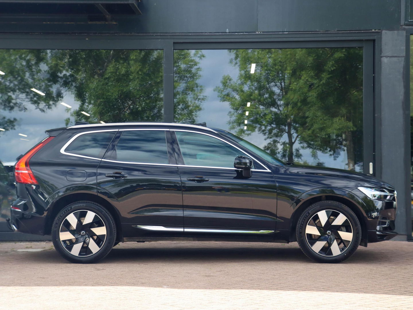 Volvo XC60 T8 AWD Inscription 360 Cam ACC Leder Panodak Trekhaak Luchtvering 20''