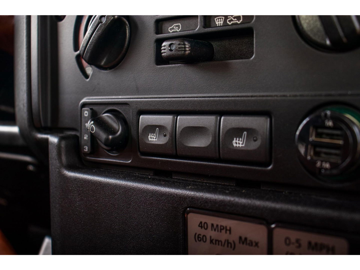 Land Rover Defender 2.2 D HT 90" E | Premium interieur | Keurige staat!