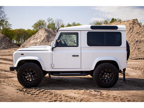 Land Rover Defender 2.2 D HT 90" E | Premium interieur | Keurige staat!