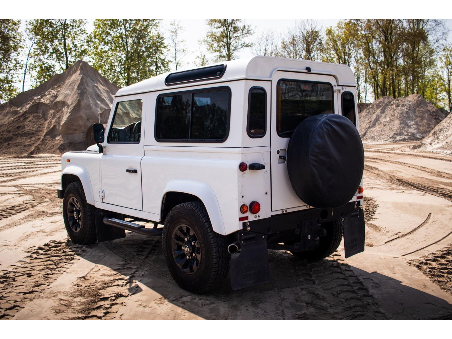 Land Rover Defender 2.2 D HT 90" E | Premium interieur | Keurige staat!