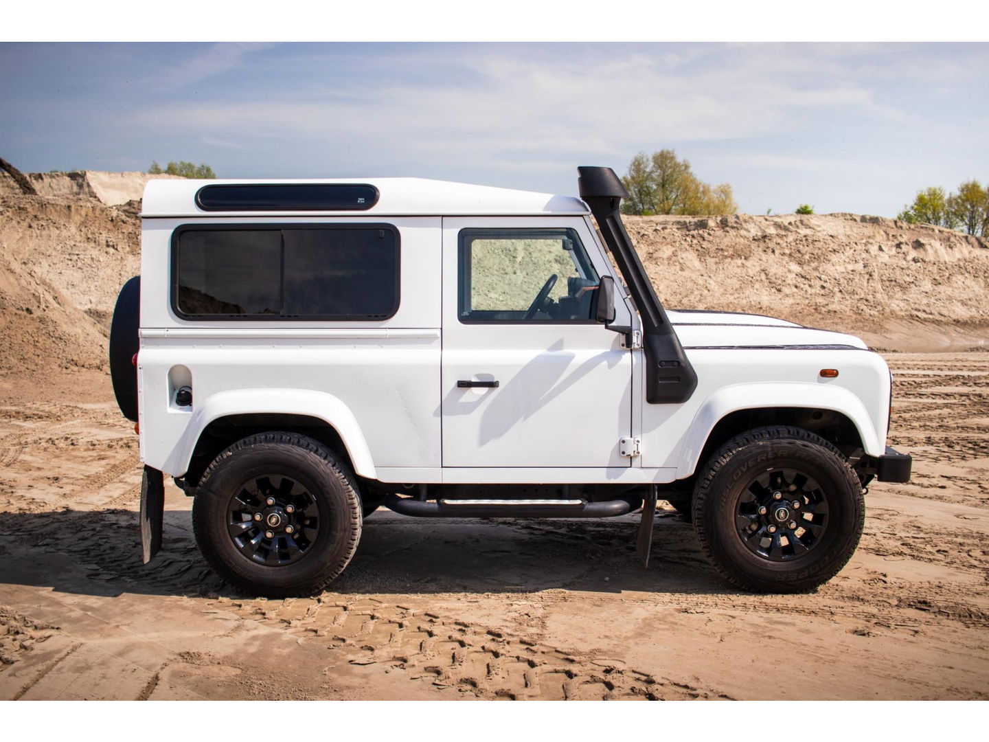 Land Rover Defender 2.2 D HT 90" E | Premium interieur | Keurige staat!