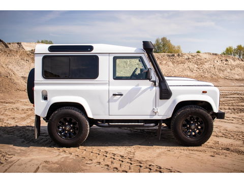 Land Rover Defender 2.2 D HT 90" E | Premium interieur | Keurige staat!