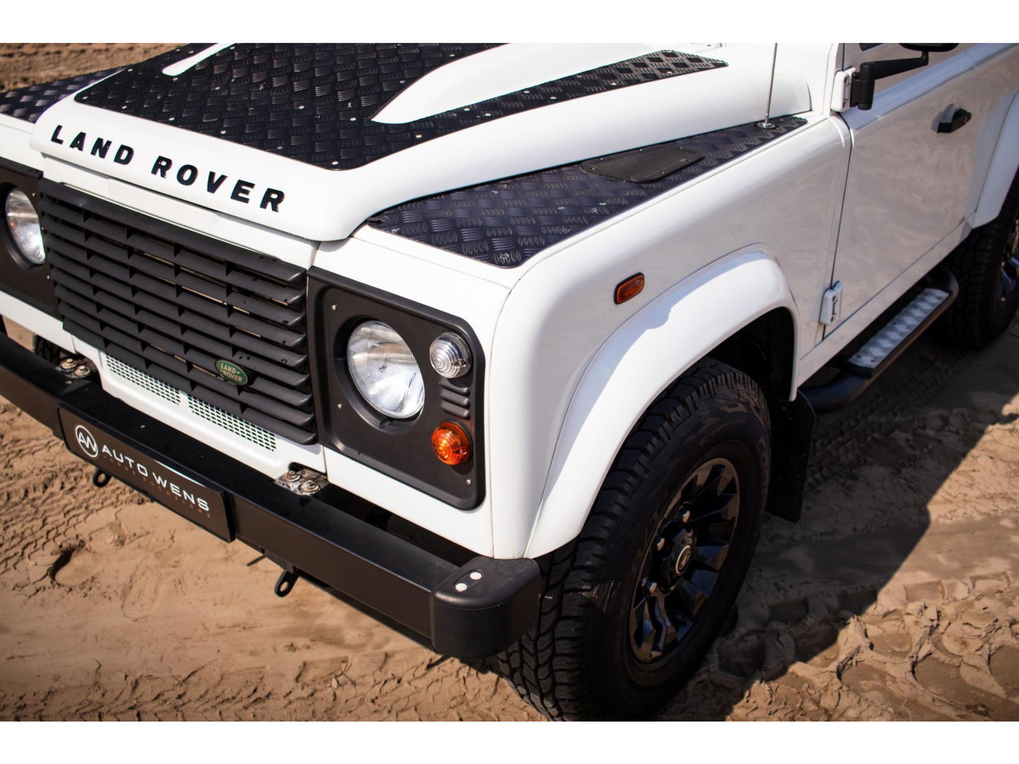Land Rover Defender 2.2 D HT 90" E | Premium interieur | Keurige staat!