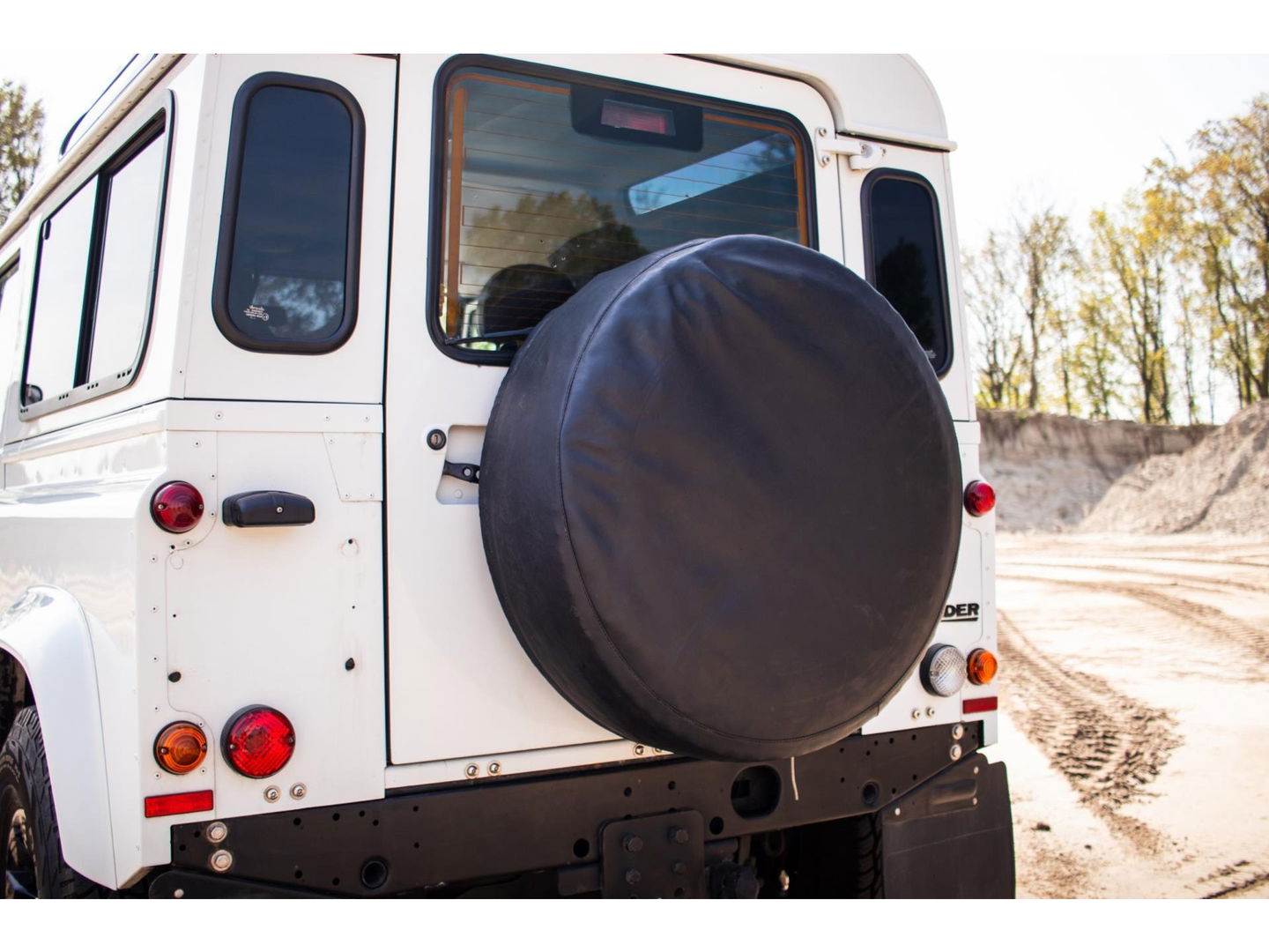 Land Rover Defender 2.2 D HT 90" E | Premium interieur | Keurige staat!