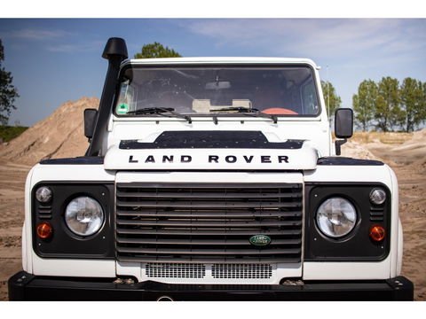 Land Rover Defender 2.2 D HT 90" E | Premium interieur | Keurige staat!