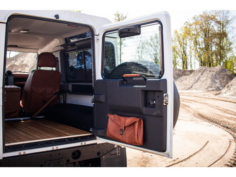 Land Rover Defender 2.2 D HT 90" E | Premium interieur | Keurige staat!