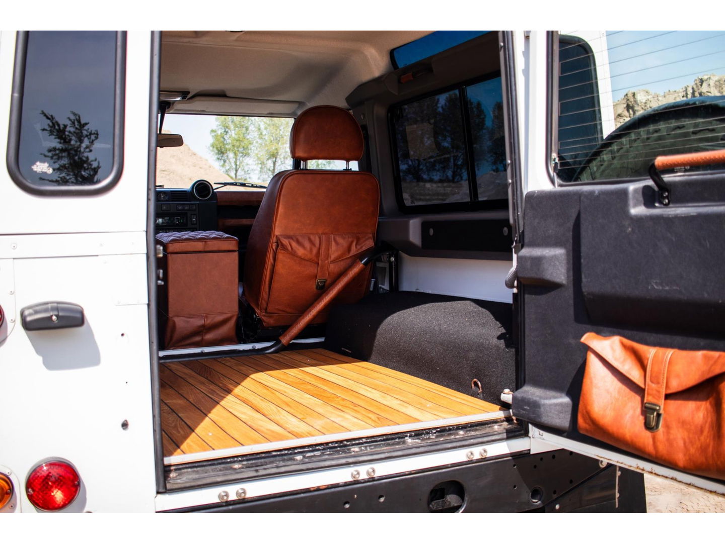 Land Rover Defender 2.2 D HT 90" E | Premium interieur | Keurige staat!