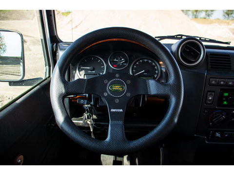 Land Rover Defender 2.2 D HT 90" E | Premium interieur | Keurige staat!