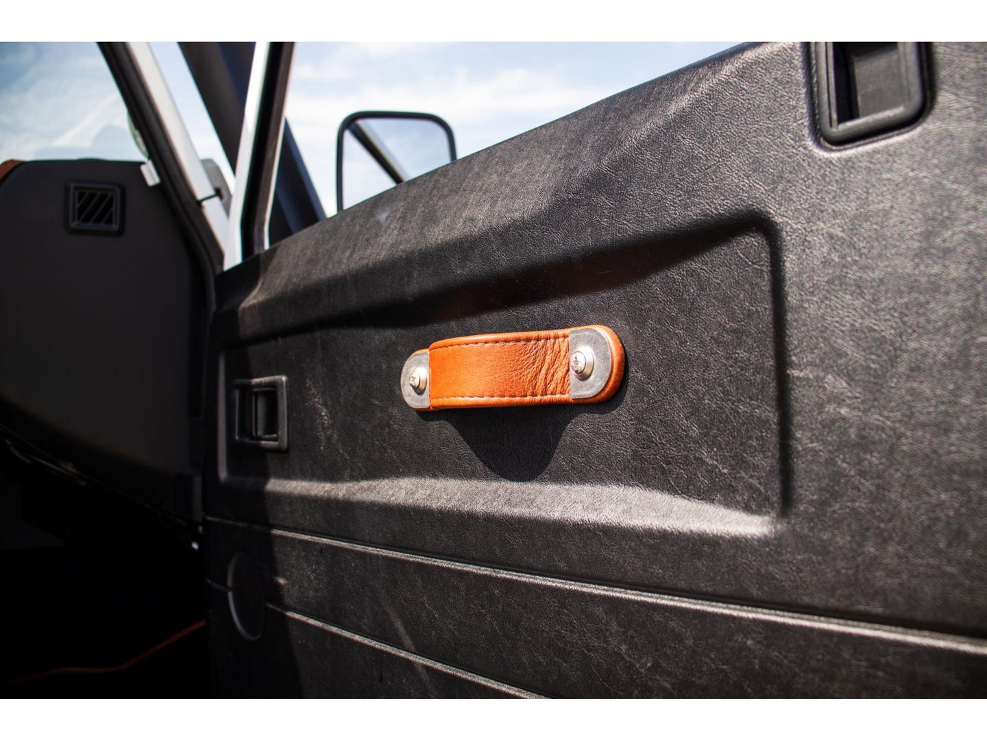 Land Rover Defender 2.2 D HT 90" E | Premium interieur | Keurige staat!