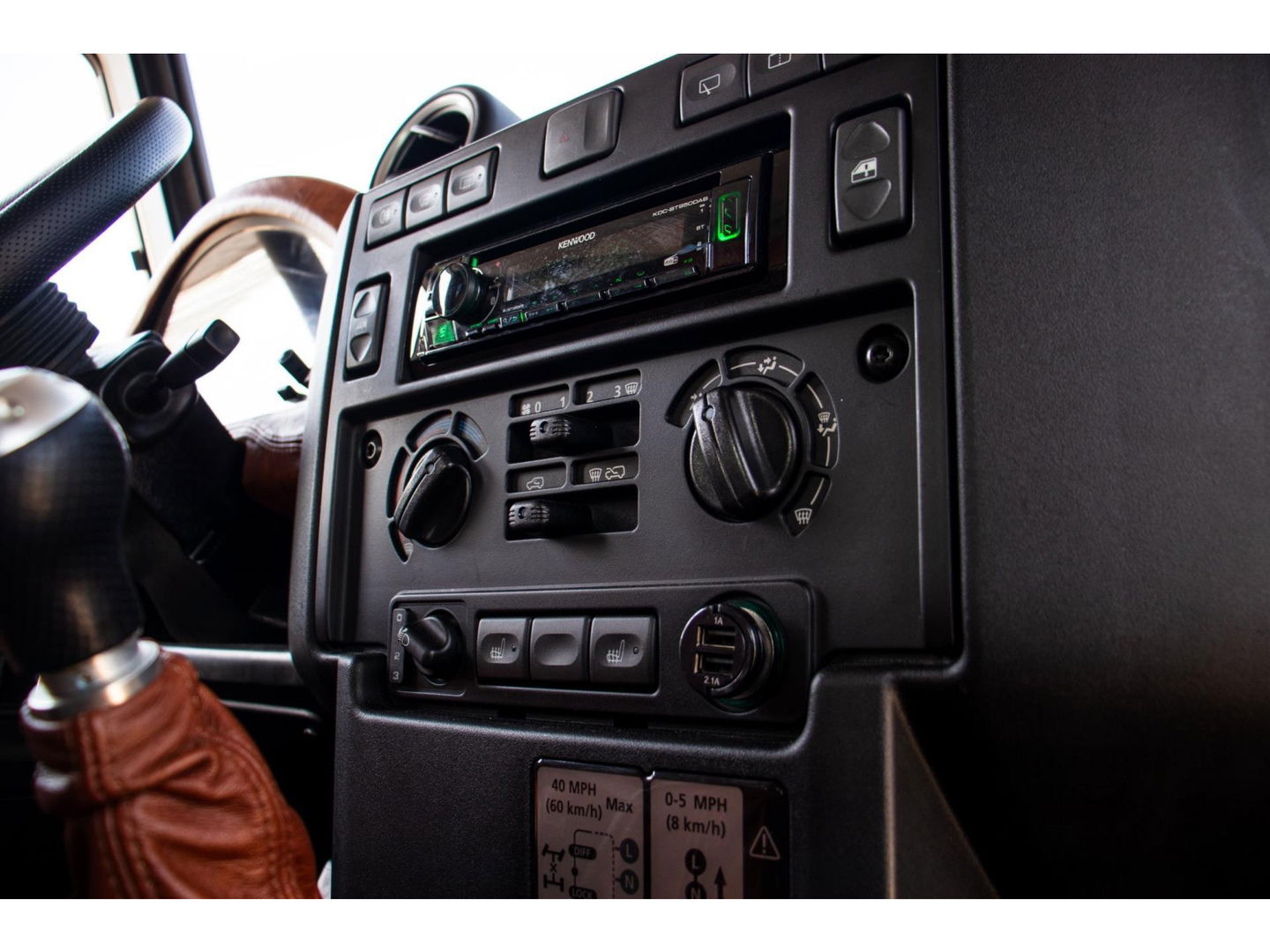 Land Rover Defender 2.2 D HT 90" E | Premium interieur | Keurige staat!