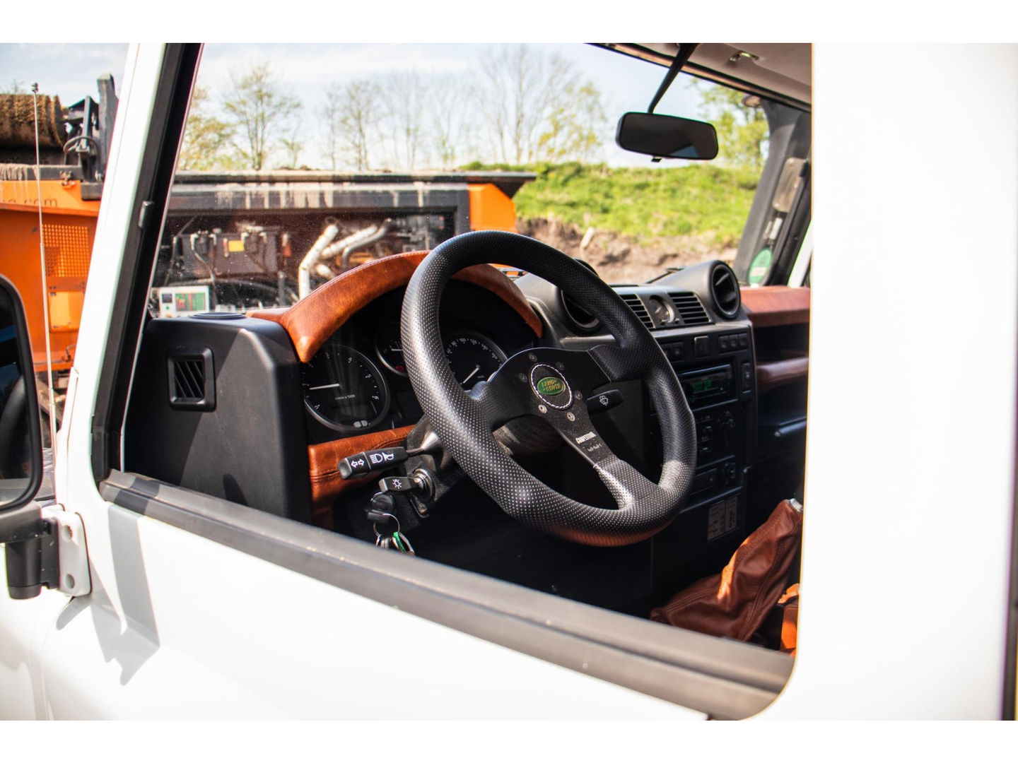 Land Rover Defender 2.2 D HT 90" E | Premium interieur | Keurige staat!