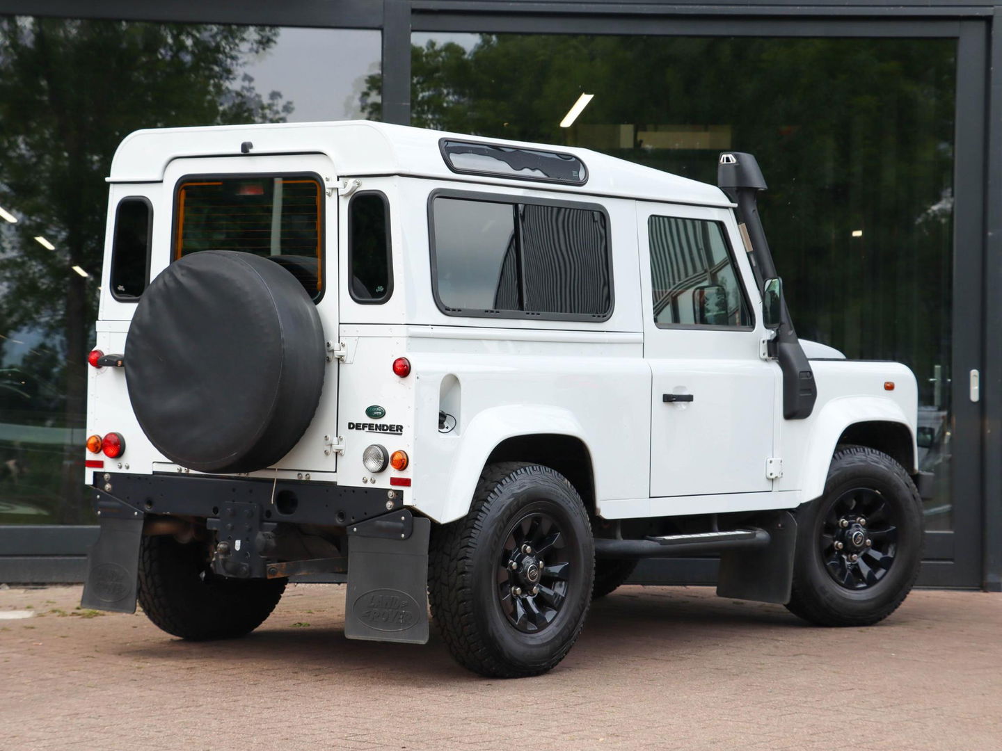 Land Rover Defender 2.2 D HT 90" E | Premium interieur | Keurige staat!