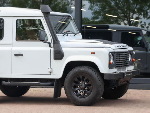 Land Rover Defender 2.2 D HT 90" E | Premium interieur | Keurige staat!