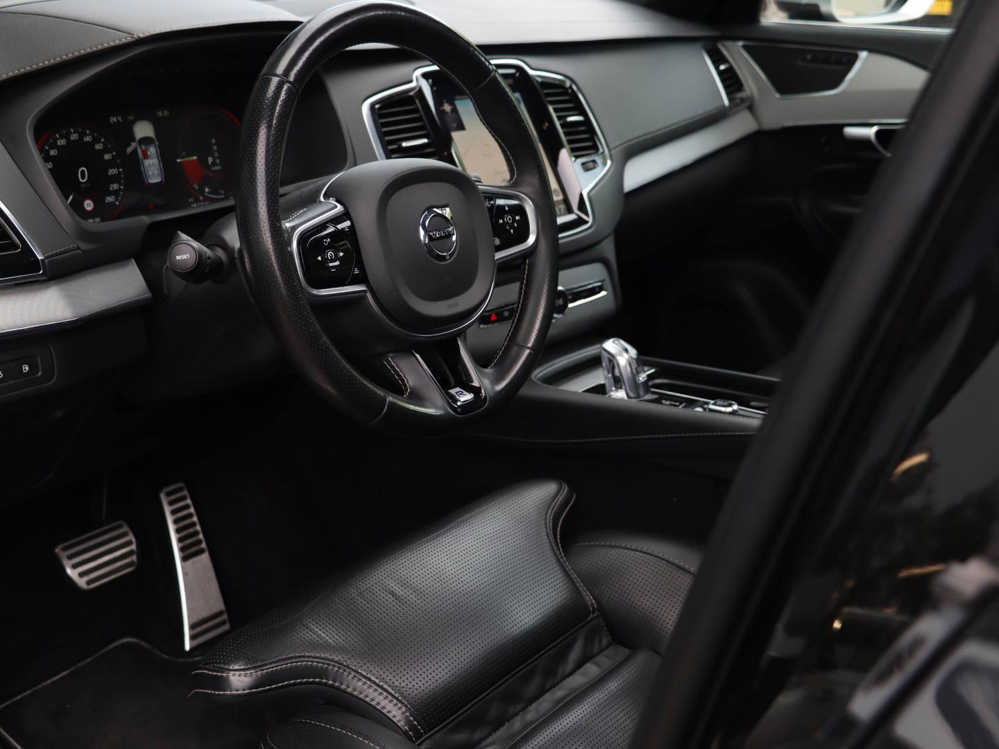 Volvo XC90 T8 Twin Engine R-design 7p. Trekhaak Pano Stoelkoeling ERAD vv!