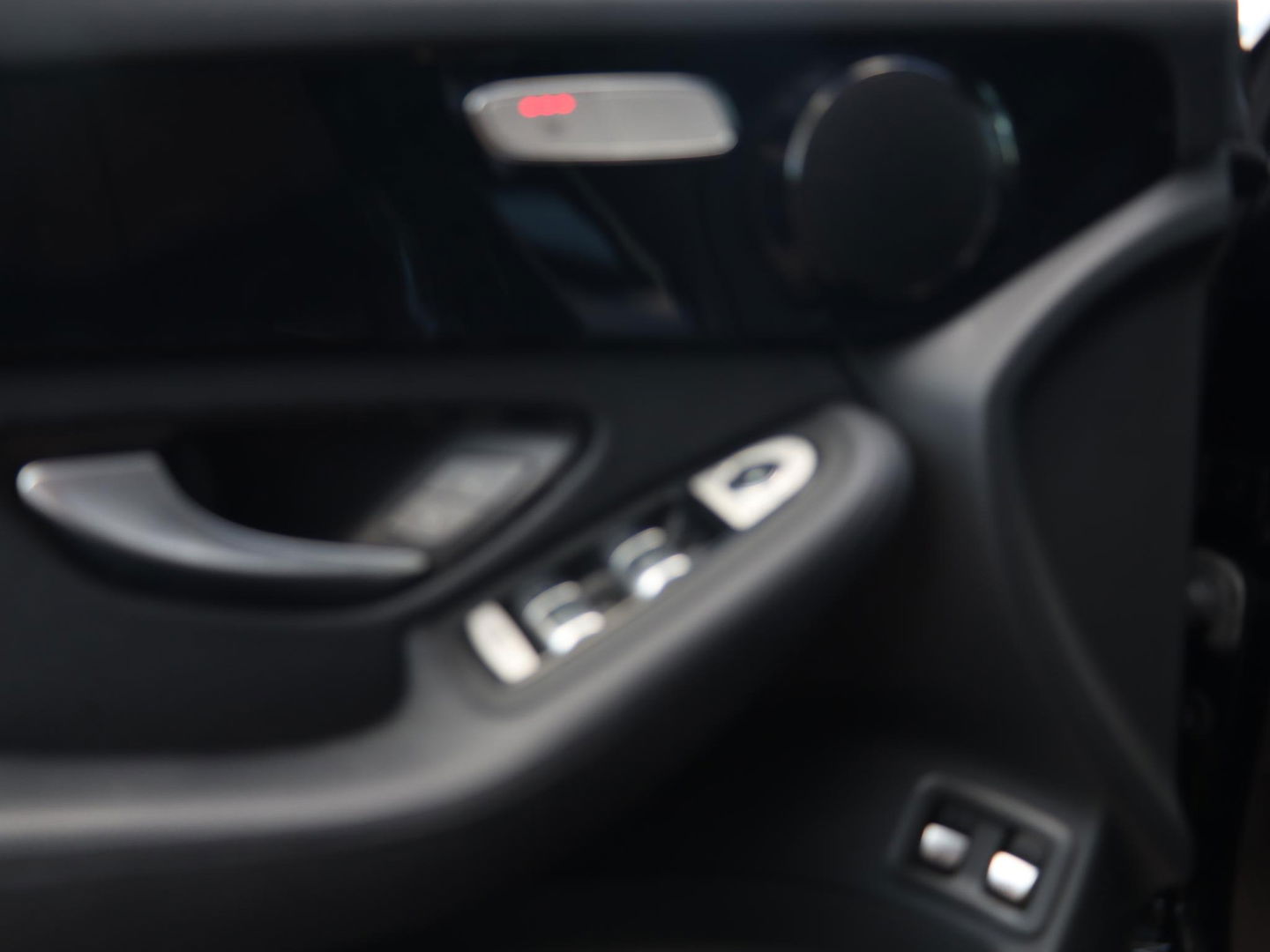 Mercedes-Benz GLC 300e 4MATIC Business Solution