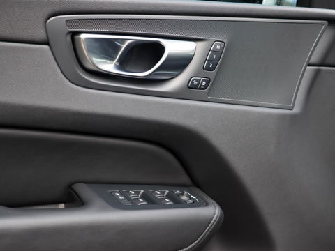 Volvo XC60 T8 AWD Plus Dark 455PK | 360 Cam | 20'' | Winterpakket