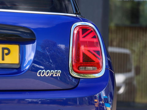 MINI Mini 1.5 Cooper Automaat Harman Kardon Navigatie LED Dealeronderhouden
