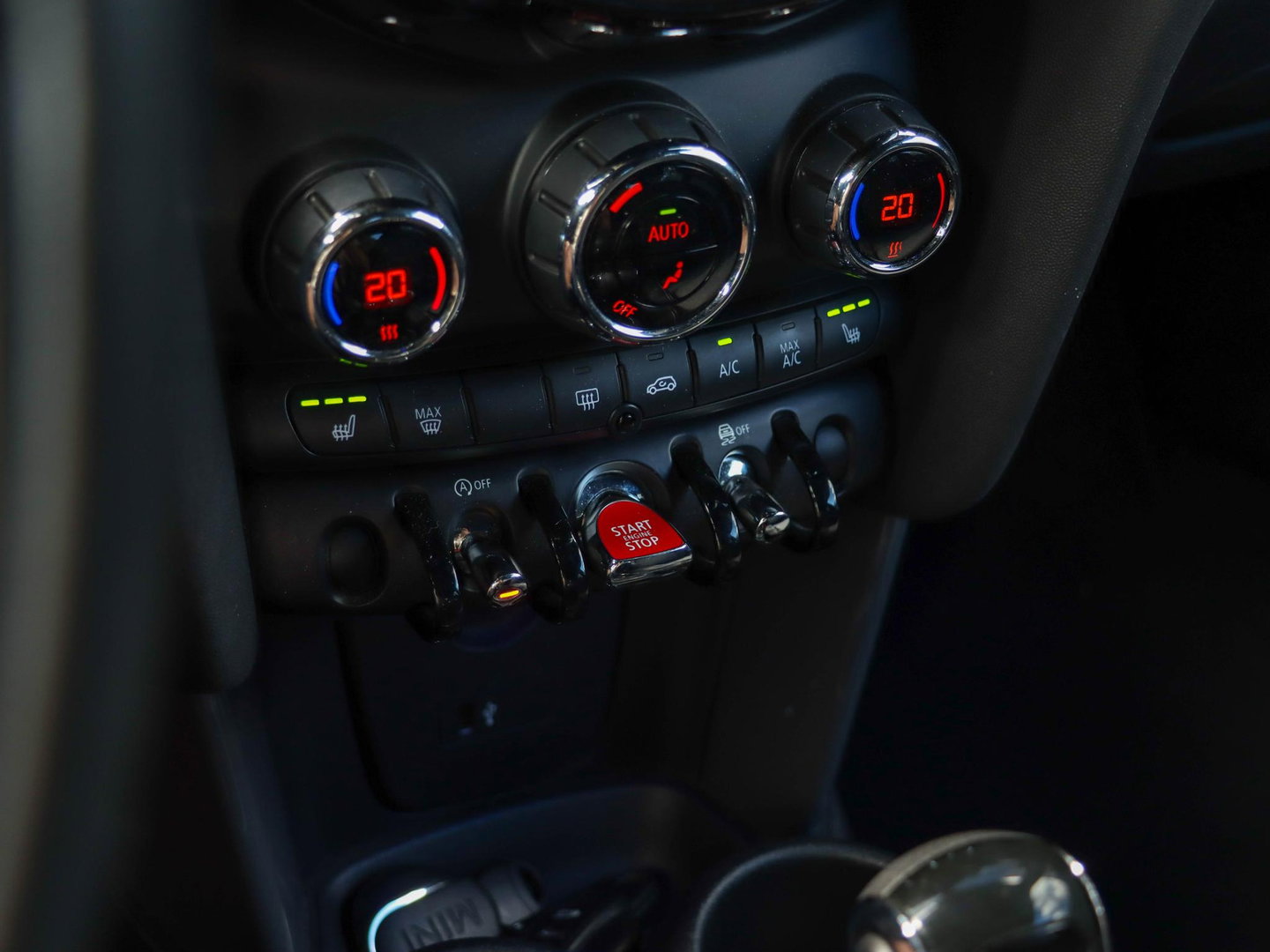 MINI 3-deurs 1.5 Cooper Automaat 136pk Harman Kardon Navigatie LED Dealeronderhouden