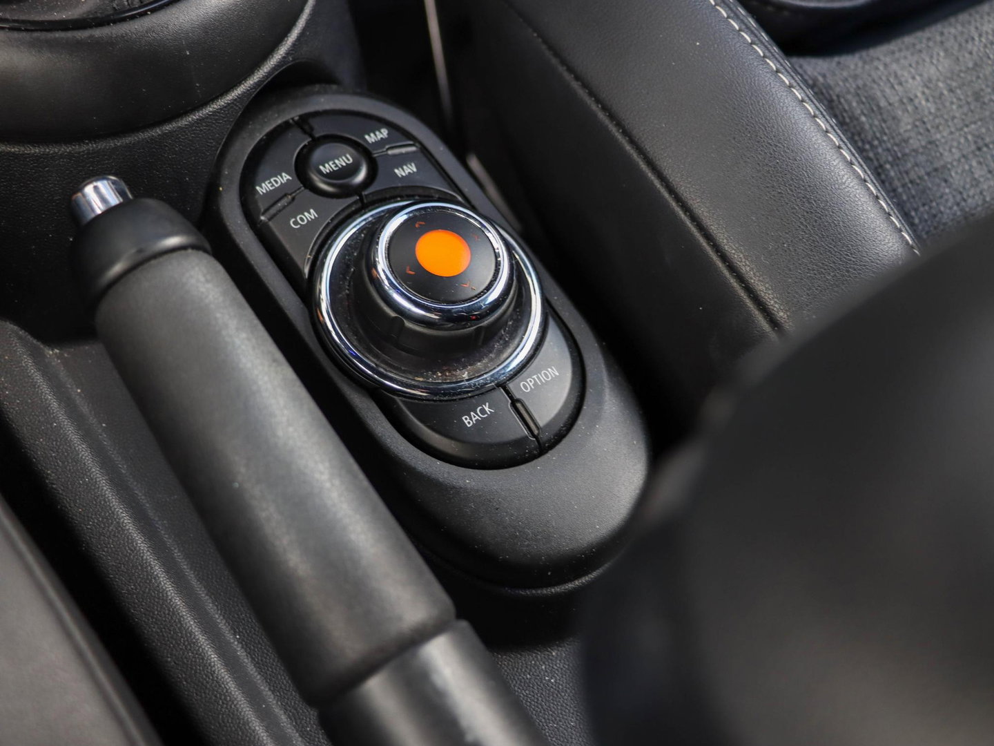 MINI 3-deurs 1.5 Cooper Automaat 136pk Harman Kardon Navigatie LED Dealeronderhouden