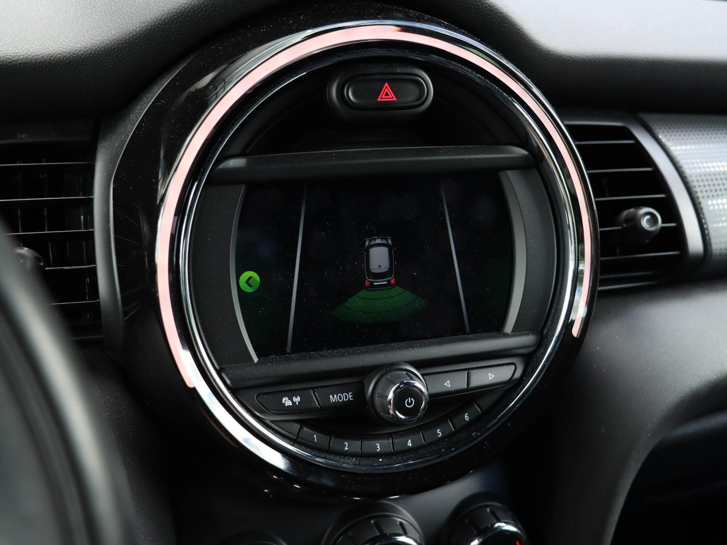 MINI 3-deurs 1.5 Cooper Automaat 136pk Harman Kardon Navigatie LED Dealeronderhouden